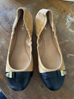 Coach Delphine Two-Tone Tan and Black Leather Ballet Flats size 9